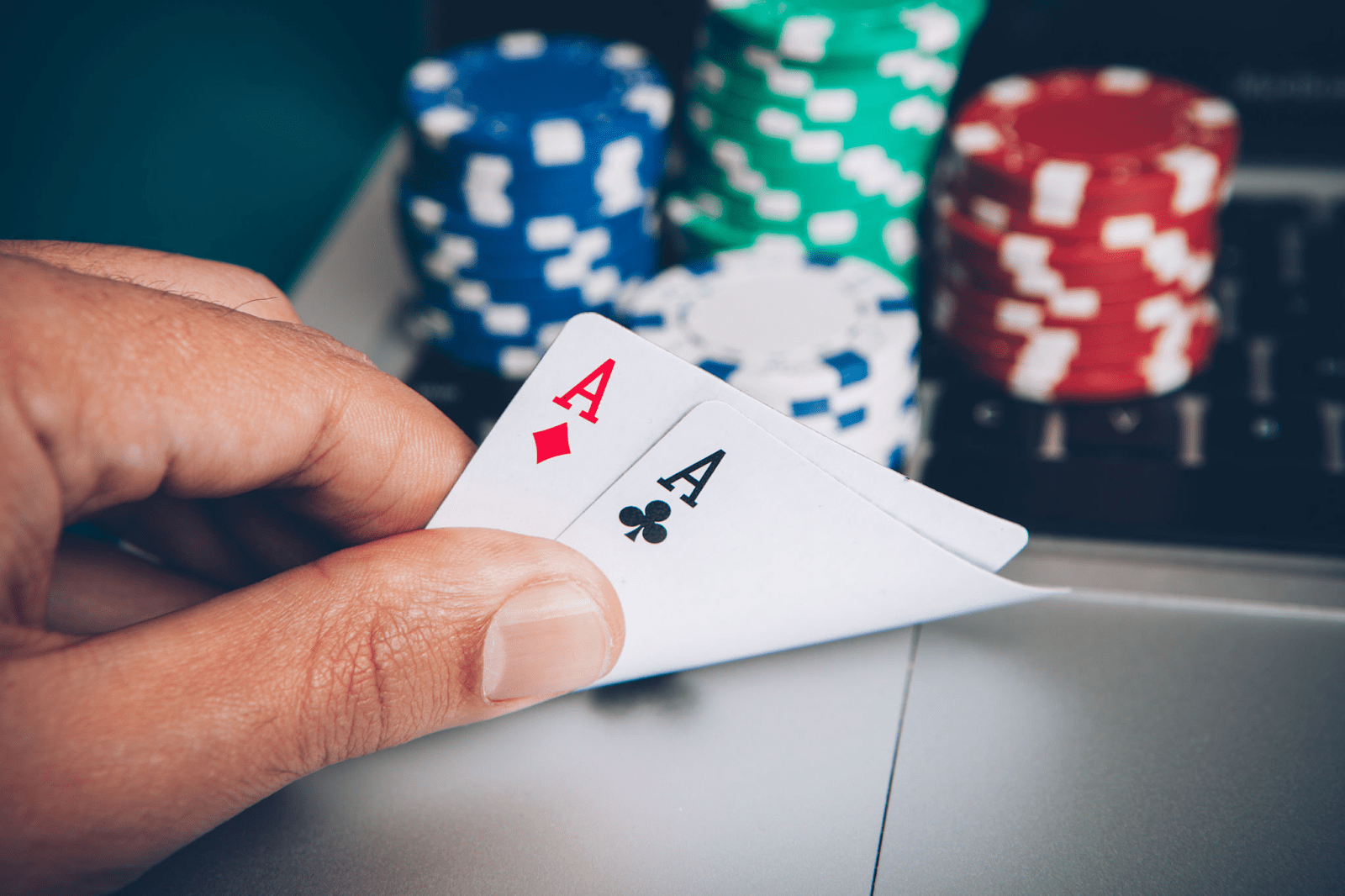 Most Popular Bluffing Strategies in Online Poker